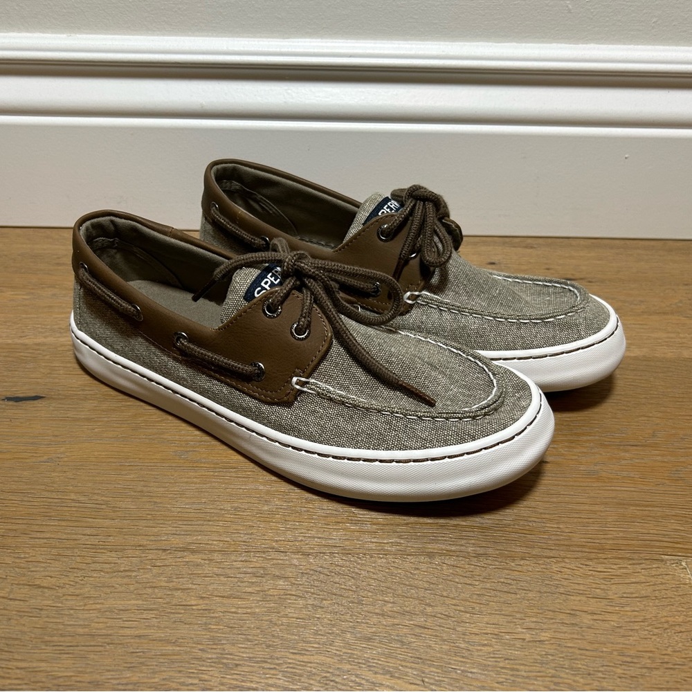 Men’s 8.5 Sperry slip on shoes - Worn once, amazing condition!